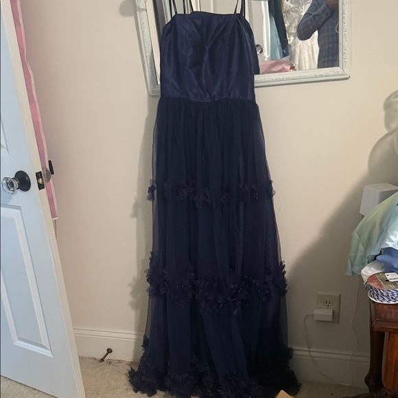 Gorgeous Navy Blue Gown with Floral Details Speechless Size 7 Straps Included - Picture 1 of 6